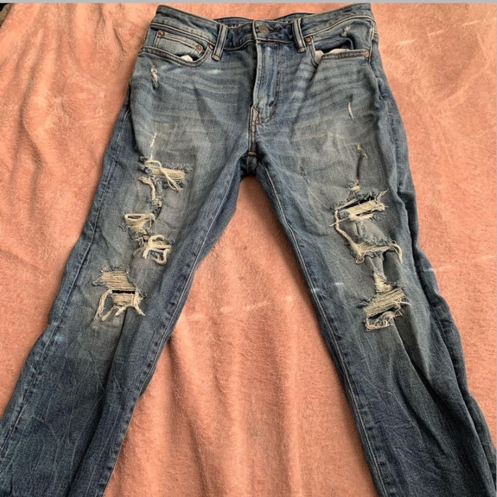 AMERICAN EAGLE JEANS